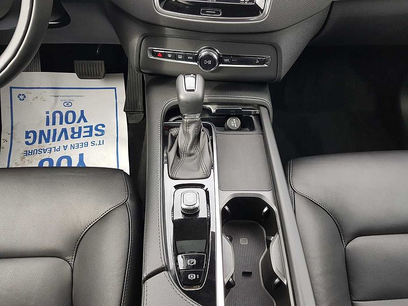 Volvo  T6 AWD Momentum (7-Seat)  CPO 360 HUD ACC